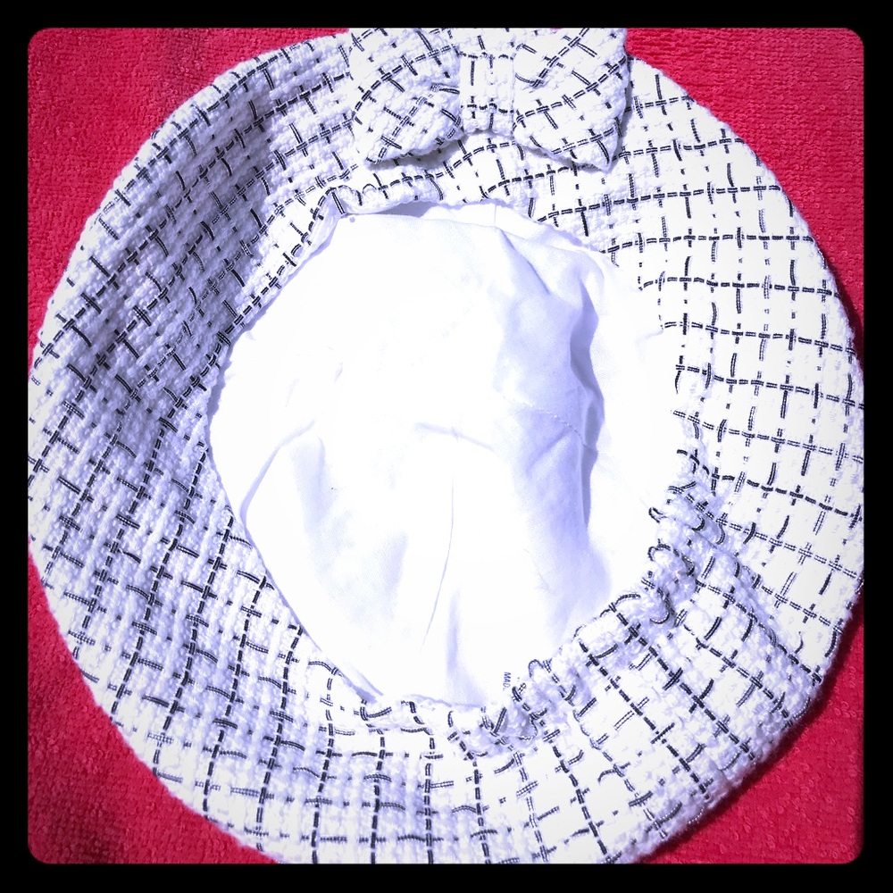 NWOT Janie and Jack black and white beret with bow